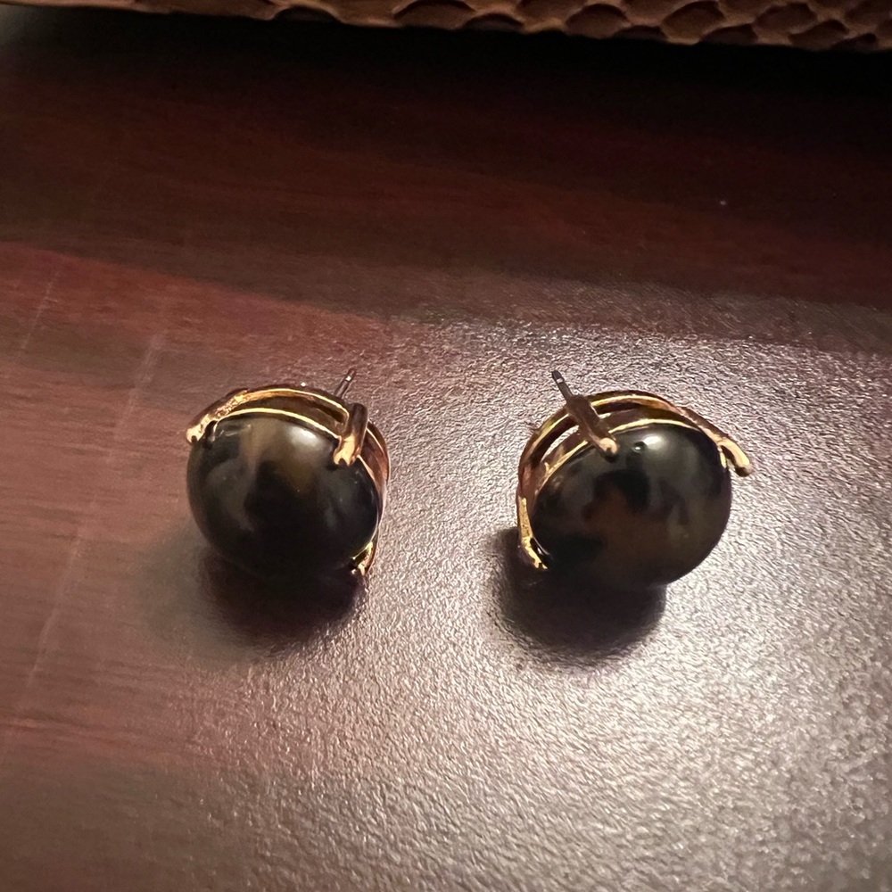 Vintage Gold-Trim Tortoise shell color Stud Earrings - Classic Women’s Jewelry